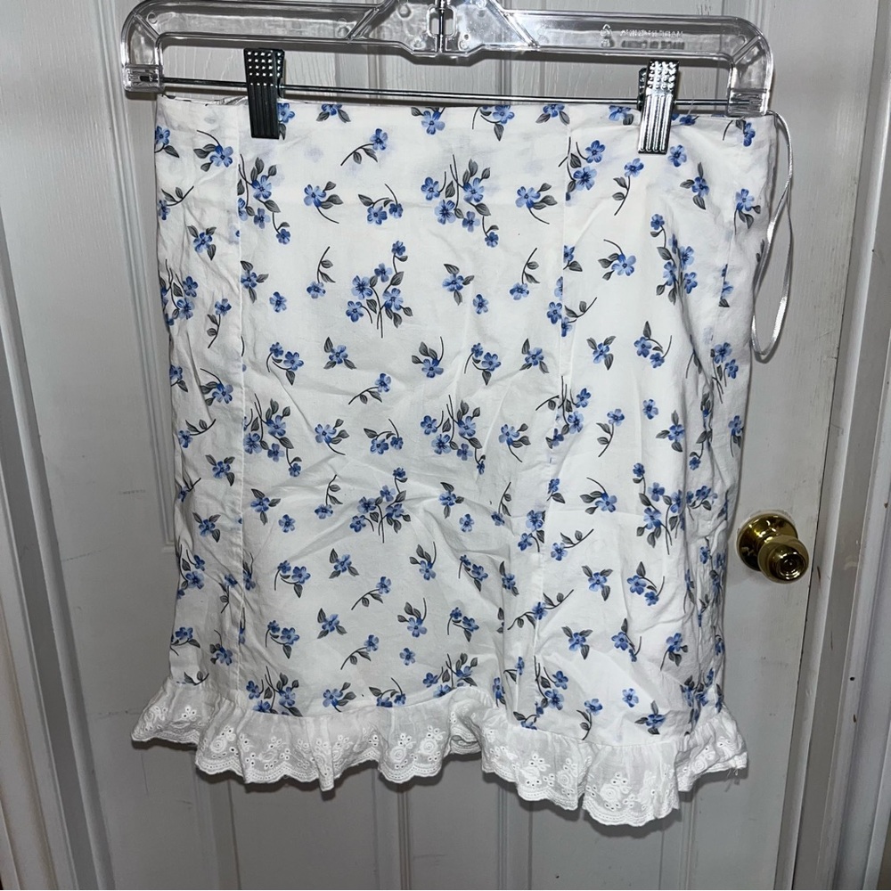 Emory park Floral White and Blue Skirt